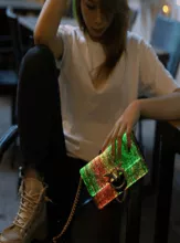 发光手包
