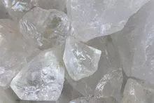 粗糙的岩石晶体