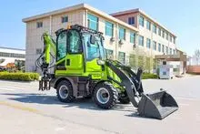 多功能轮式挖掘装载机    两头忙