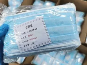 外套，口罩，皮衣