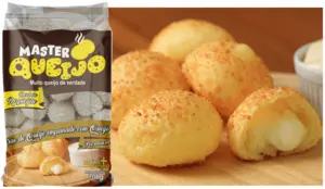 面包屑奶酪面包配奶酪和白软干酪馅